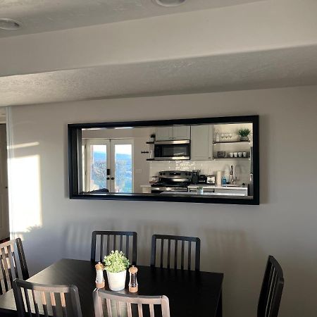 Above Ground Basement Apartment 2 Bedroom 1 B Retreat With Gorgeous View ドレーパー エクステリア 写真
