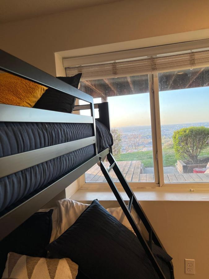 Above Ground Basement Apartment 2 Bedroom 1 B Retreat With Gorgeous View ドレーパー エクステリア 写真