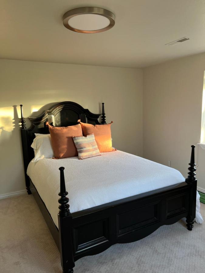 Above Ground Basement Apartment 2 Bedroom 1 B Retreat With Gorgeous View ドレーパー エクステリア 写真